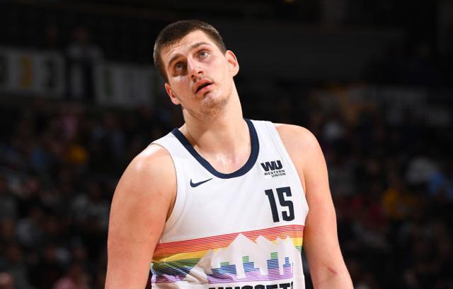 表现出了强 表现出了强